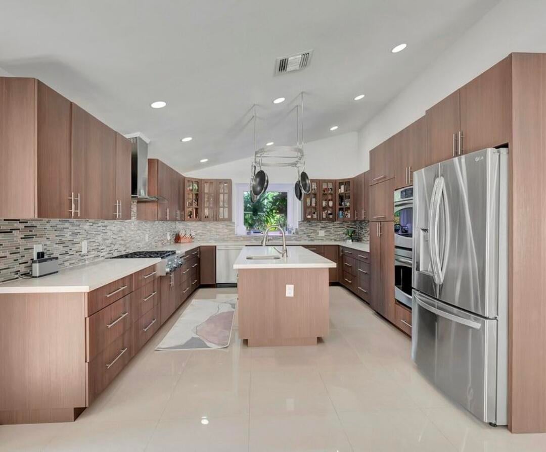 6555 SERENA Lane