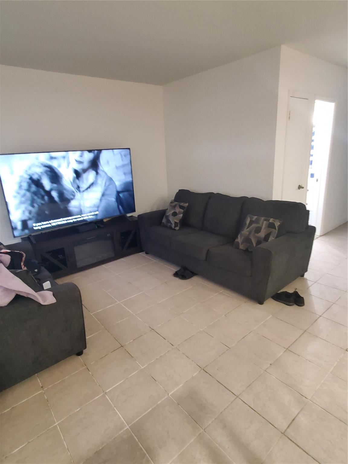 1021 NE 24th Ave 4