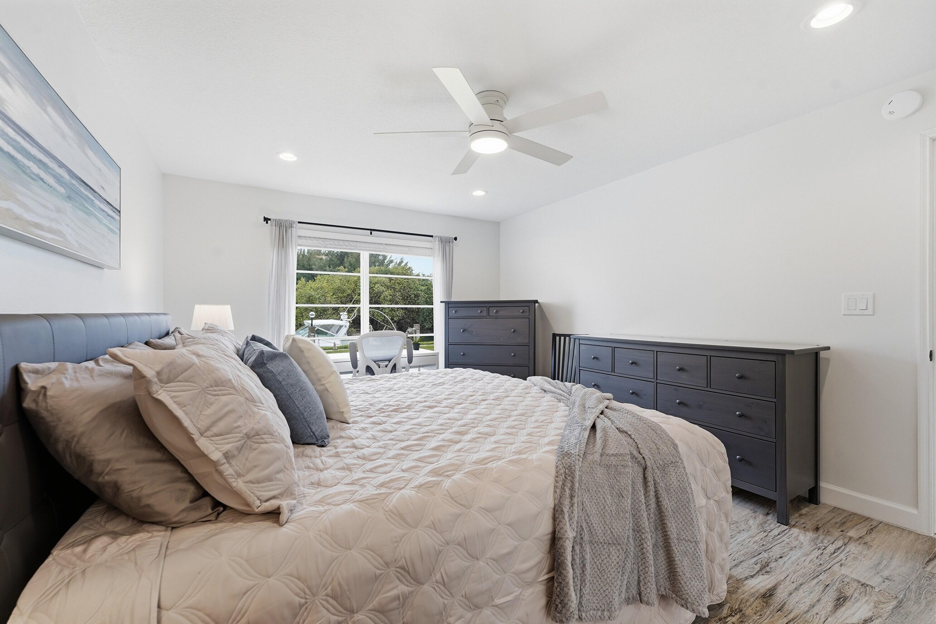 HARBOR'S EDGE CONDO - Residential