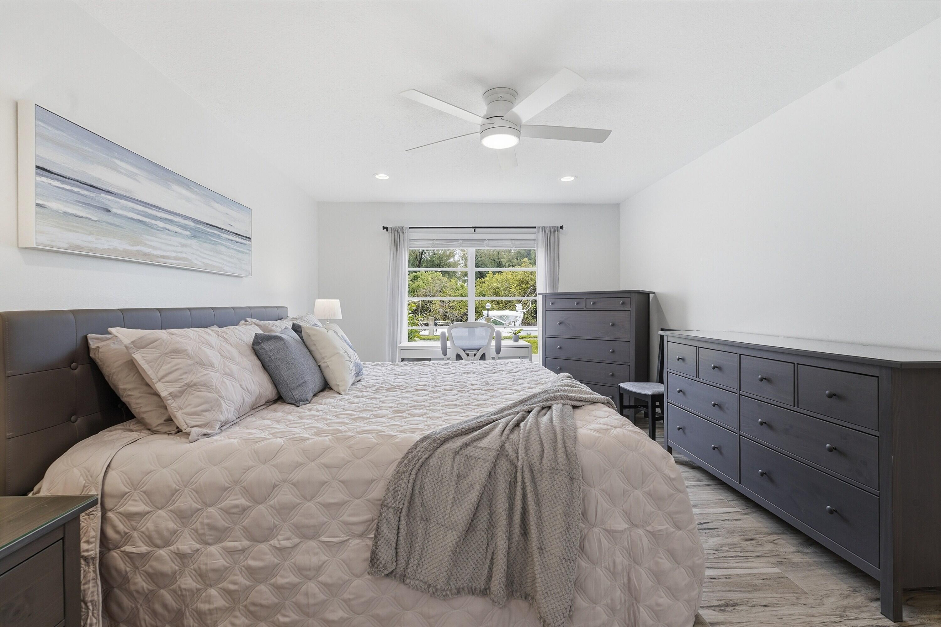 HARBOR'S EDGE CONDO - Residential