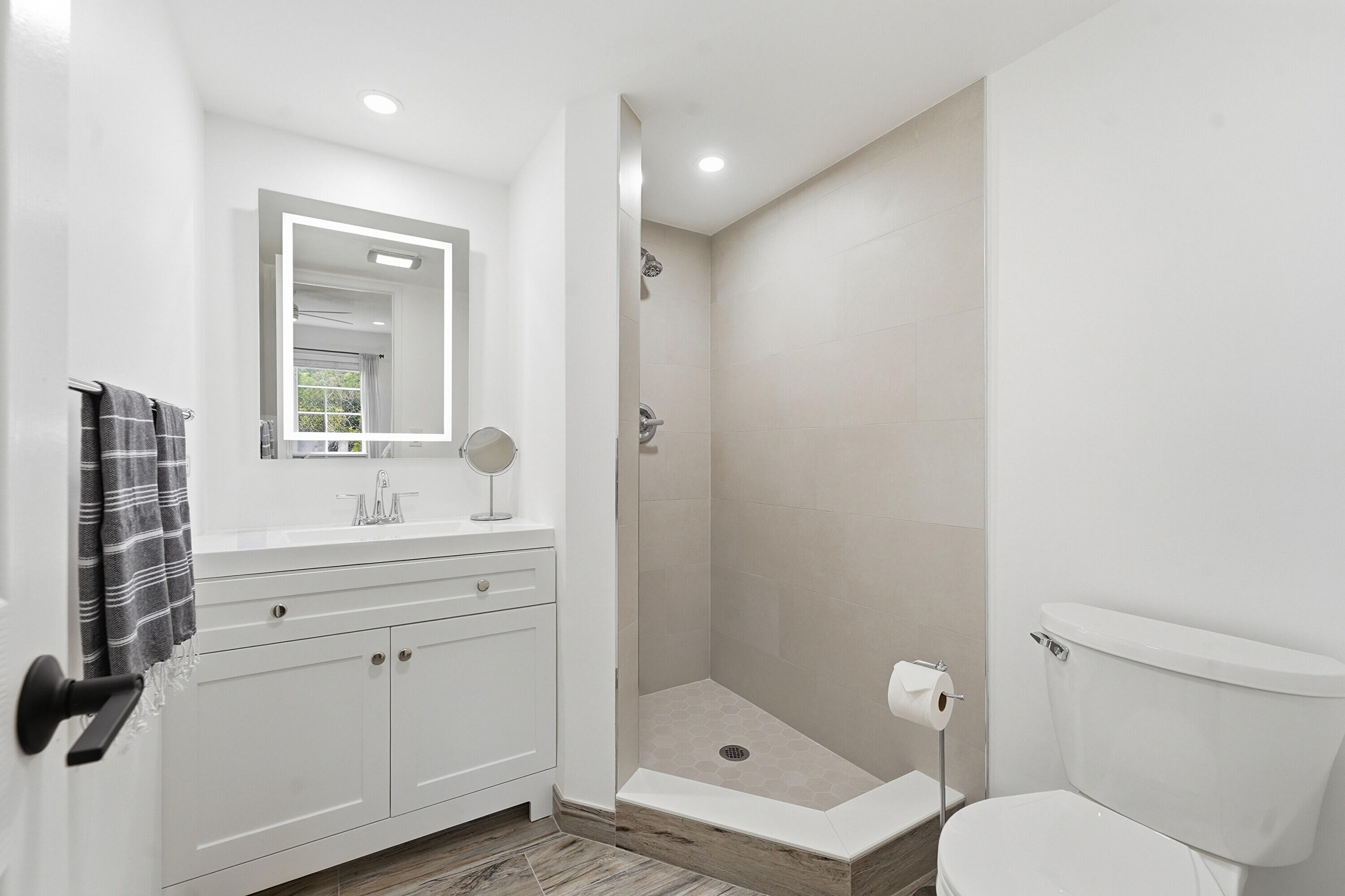 HARBOR'S EDGE CONDO - Residential