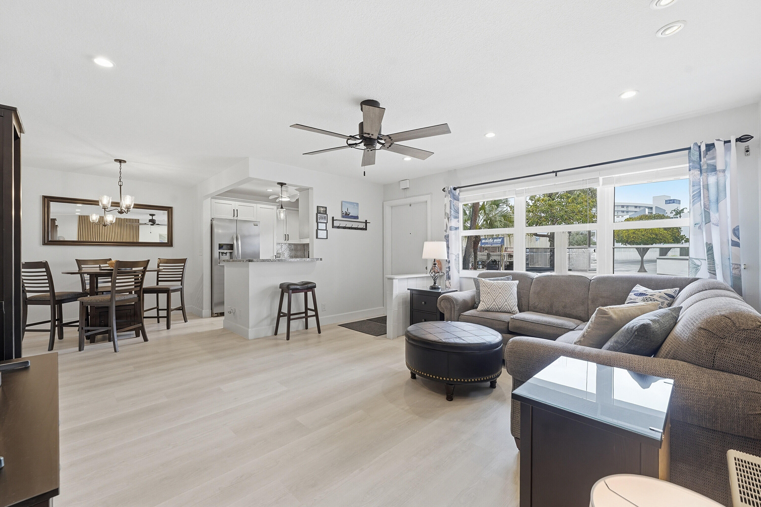 HARBOR'S EDGE CONDO - Residential