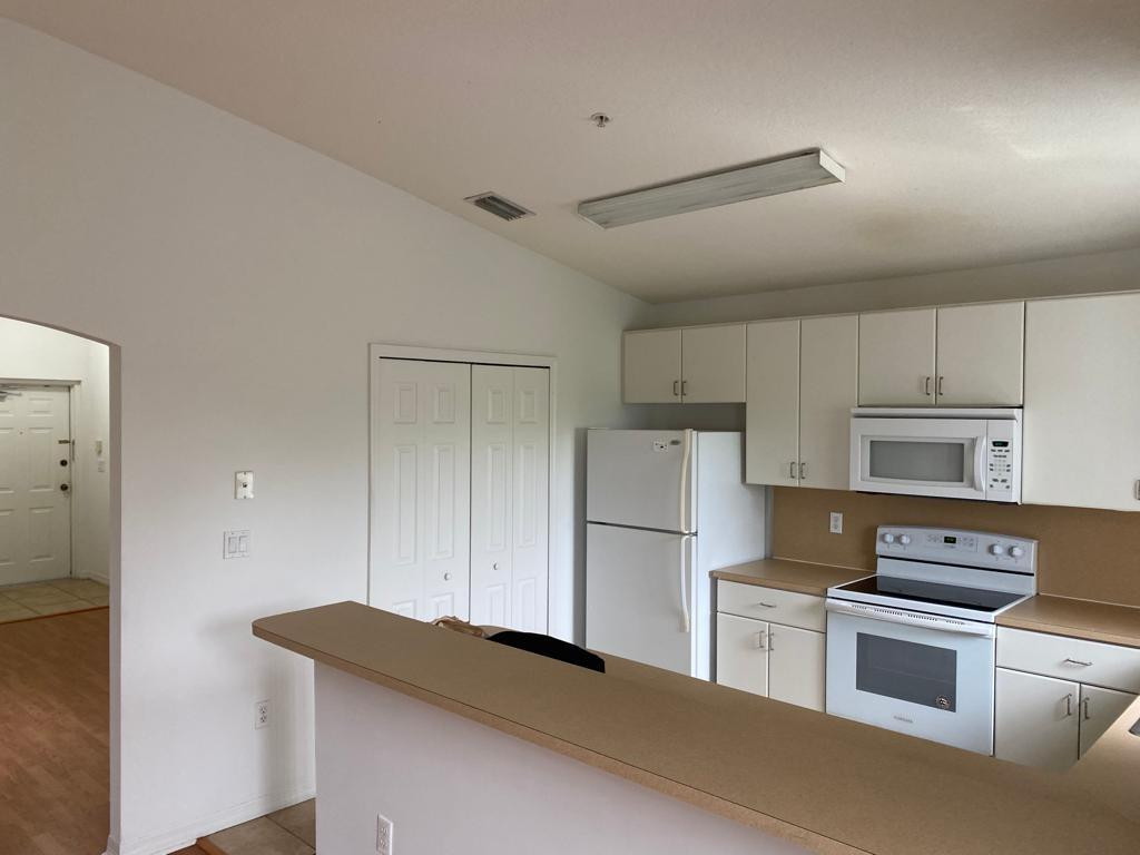 Courts/Bayshore Condo 02 - Residential Lease