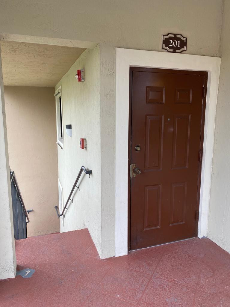 Courts/Bayshore Condo 02 - Residential Lease