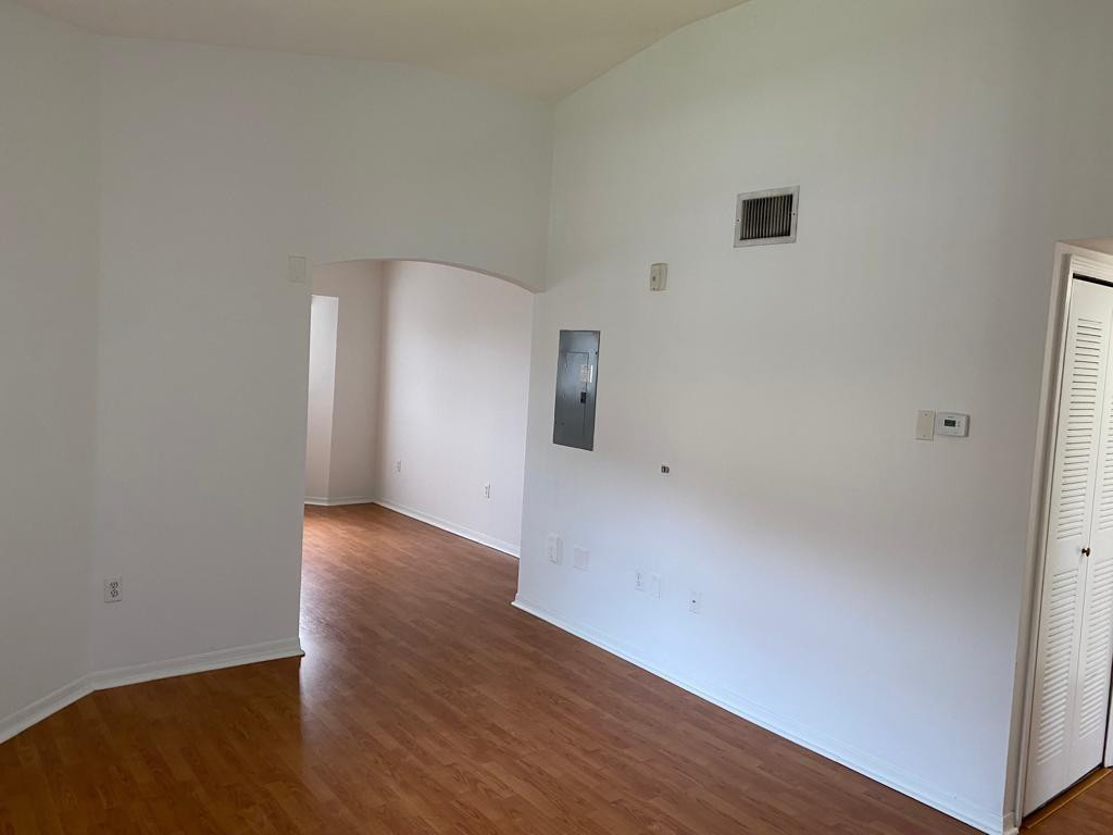 Courts/Bayshore Condo 02 - Residential Lease