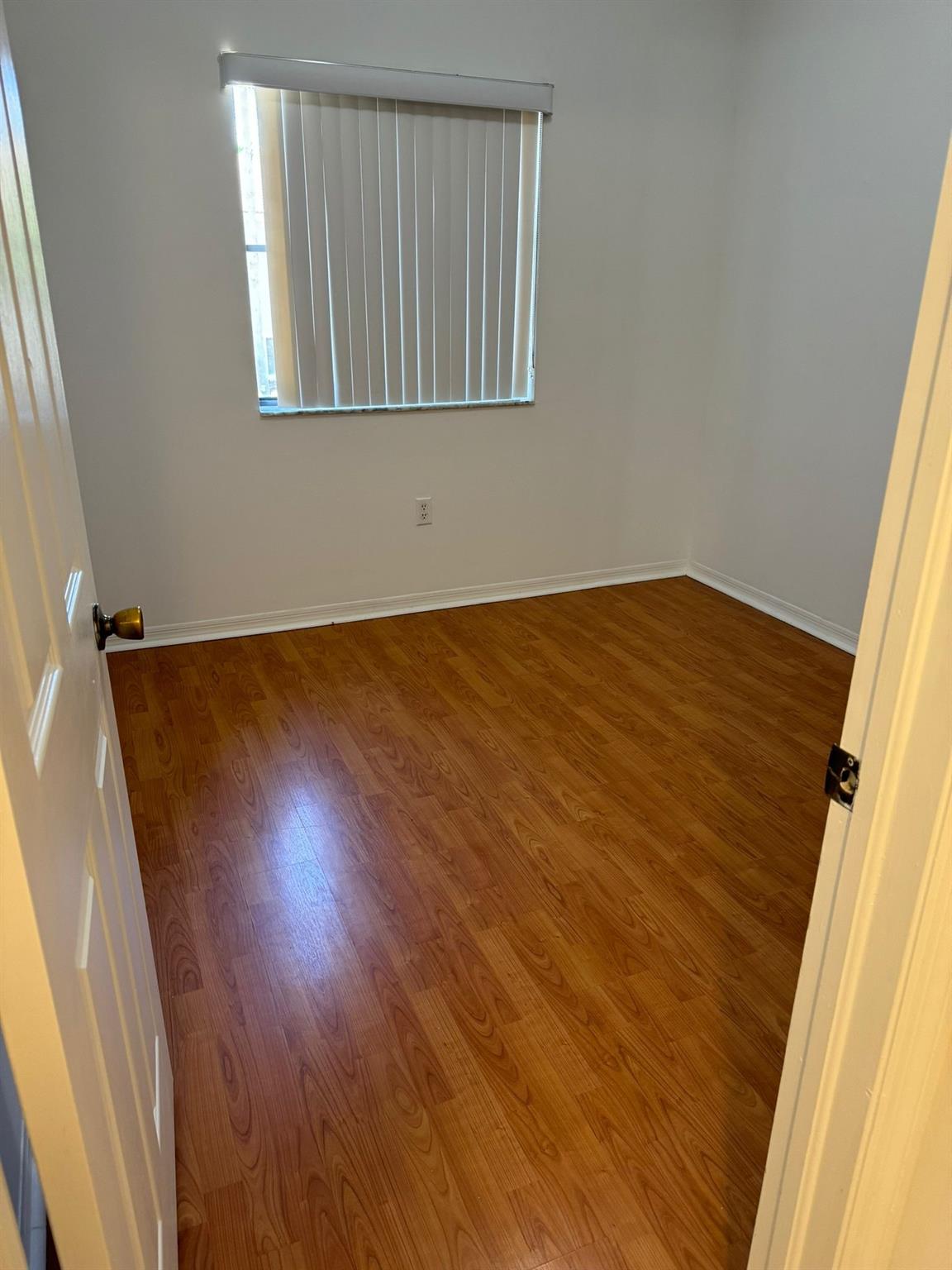 Courts/Bayshore Condo 02 - Residential Lease