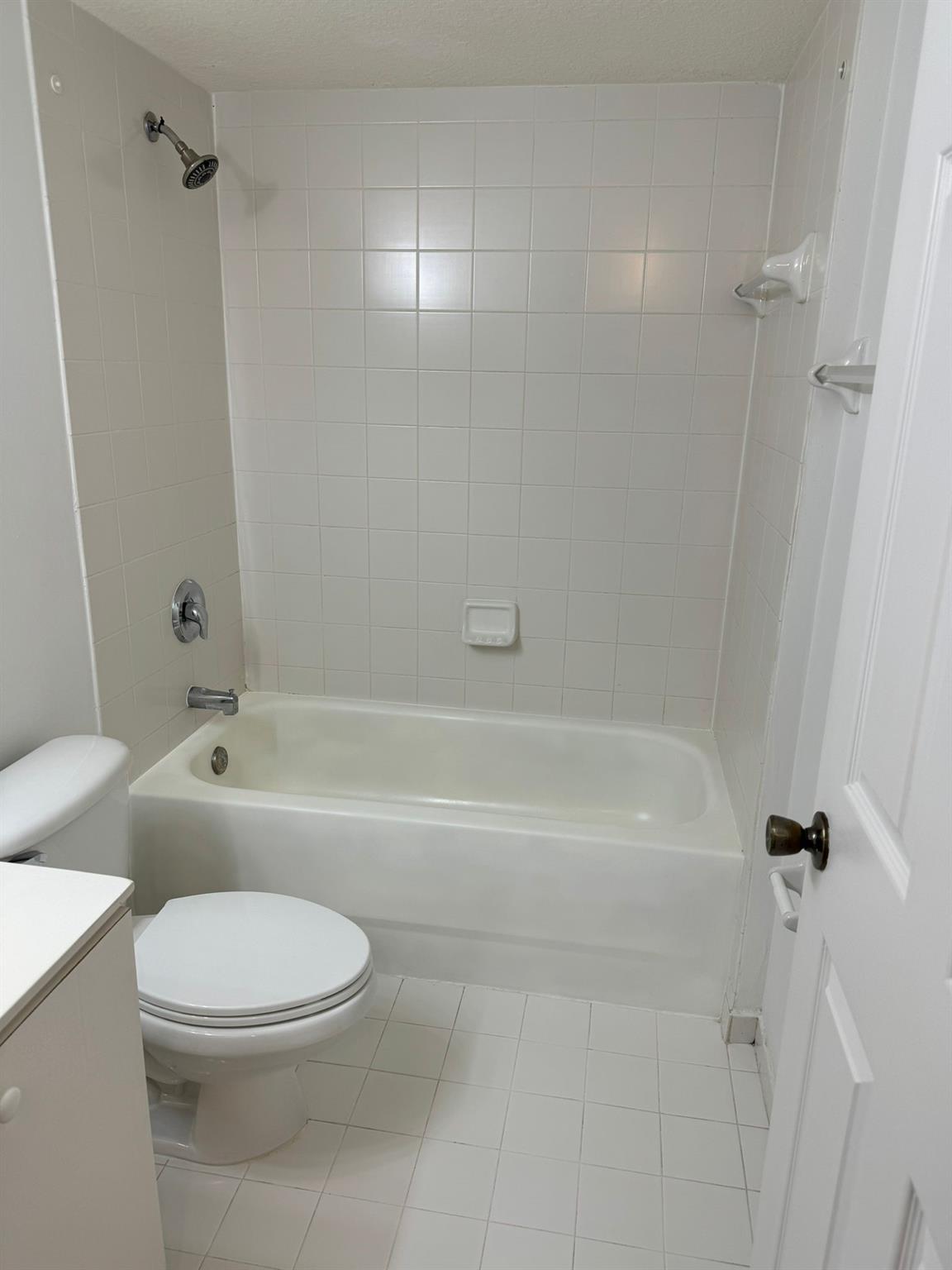 Courts/Bayshore Condo 02 - Residential Lease