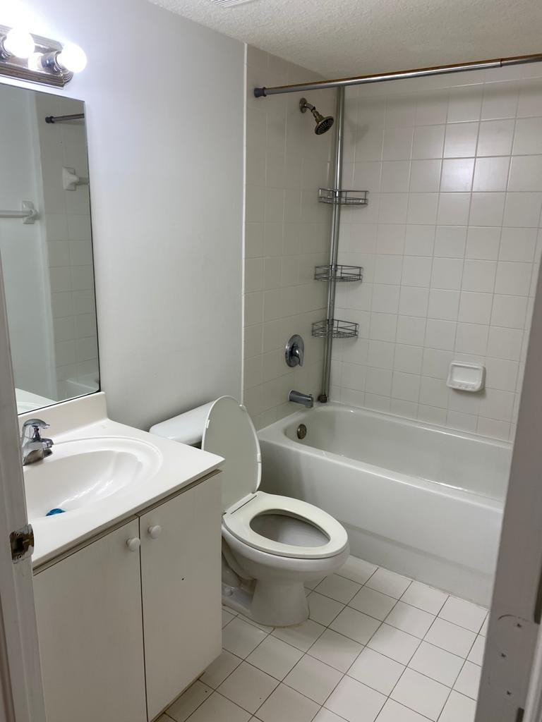 Courts/Bayshore Condo 02 - Residential Lease