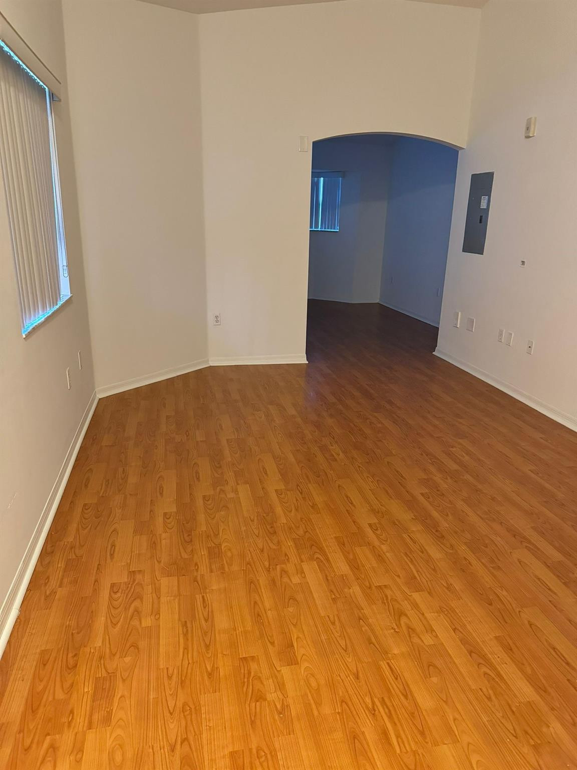 Courts/Bayshore Condo 02 - Residential Lease