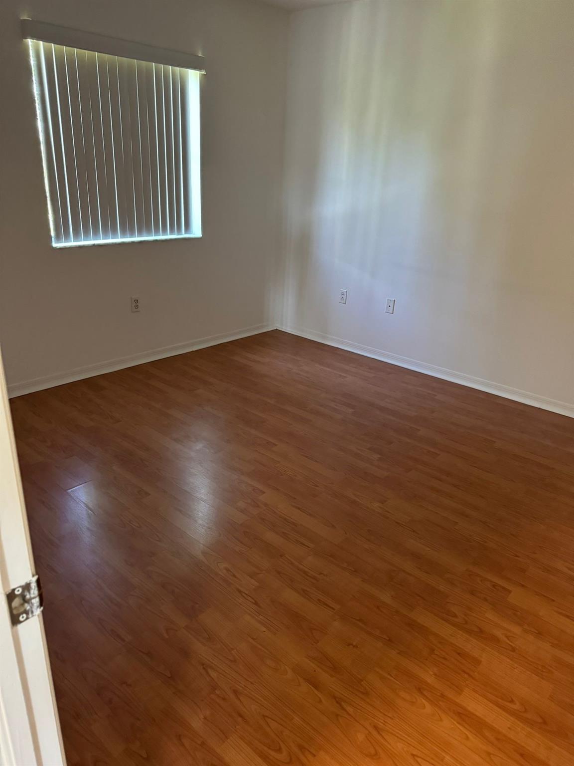 Courts/Bayshore Condo 02 - Residential Lease
