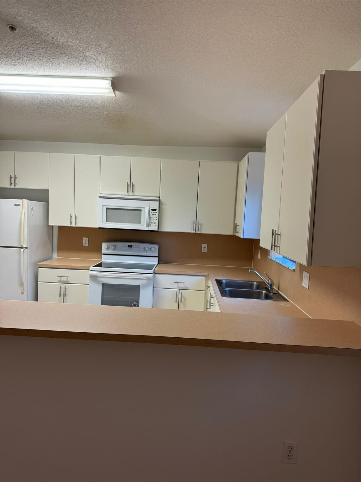 Courts/Bayshore Condo 02 - Residential Lease