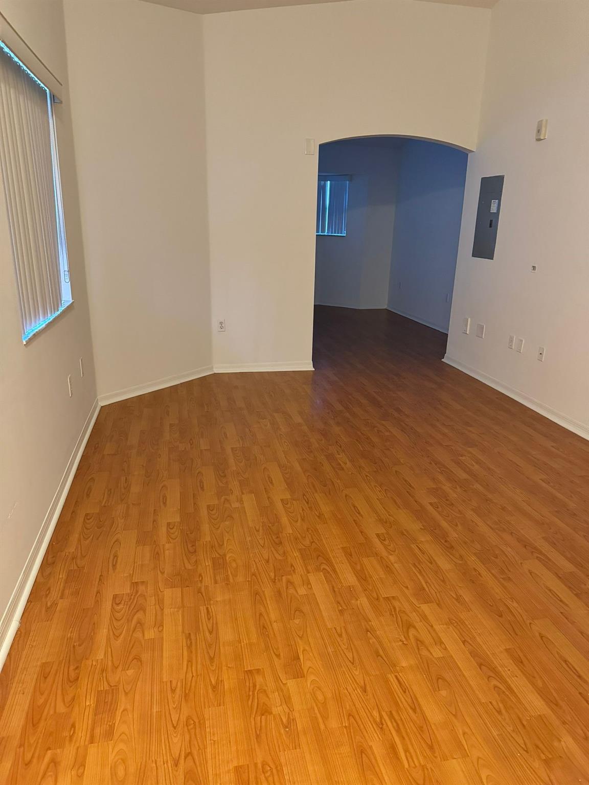 Courts/Bayshore Condo 02 - Residential Lease