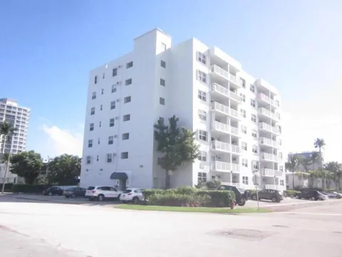 720 Orton Ave Unit 104, Fort Lauderdale, FL MLS: F10498301