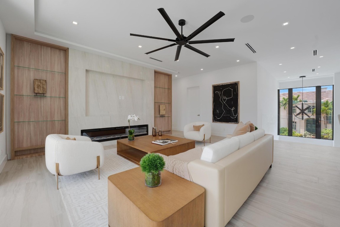 TROPIC ISLE - Residential