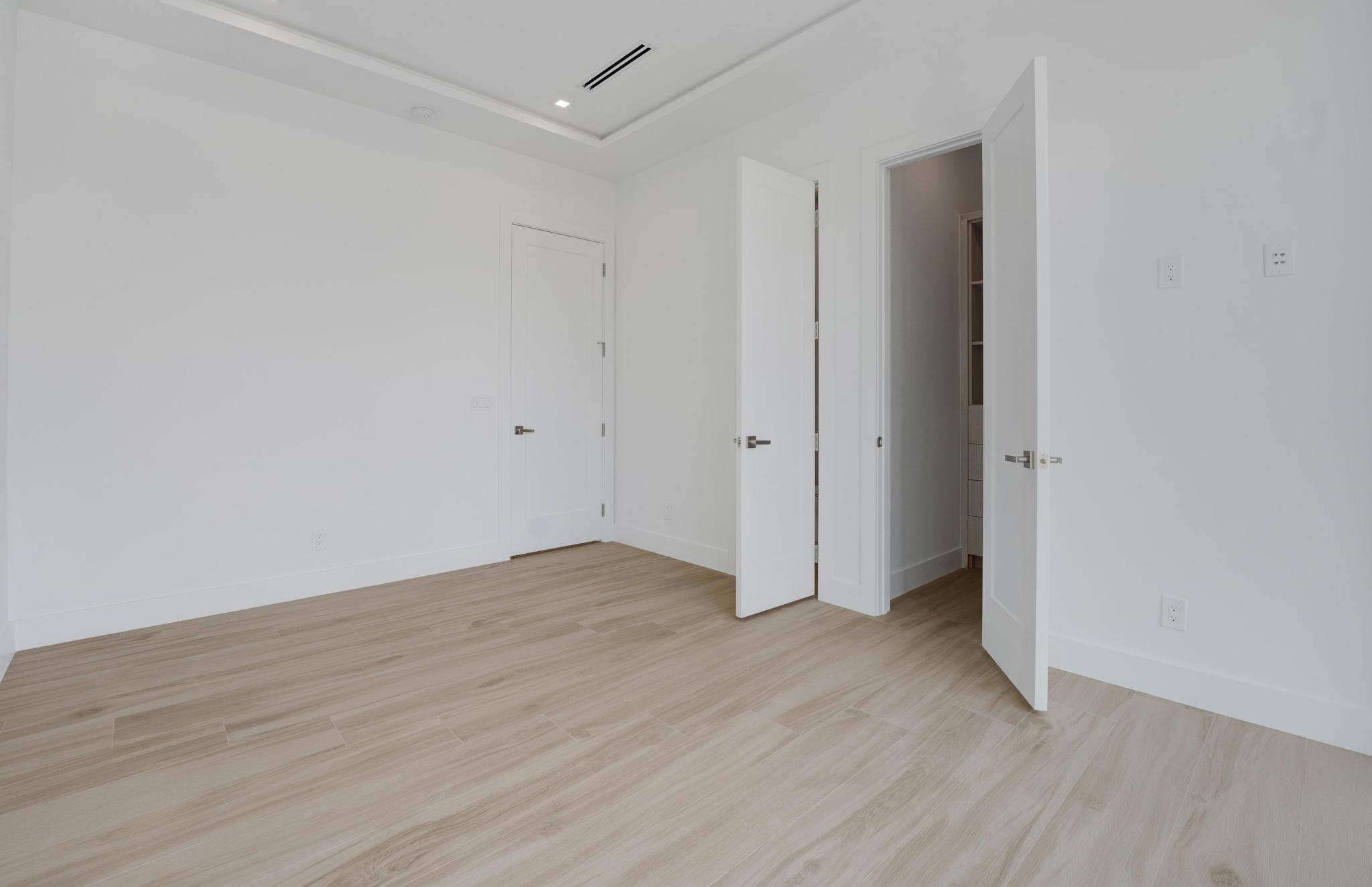 TROPIC ISLE - Residential