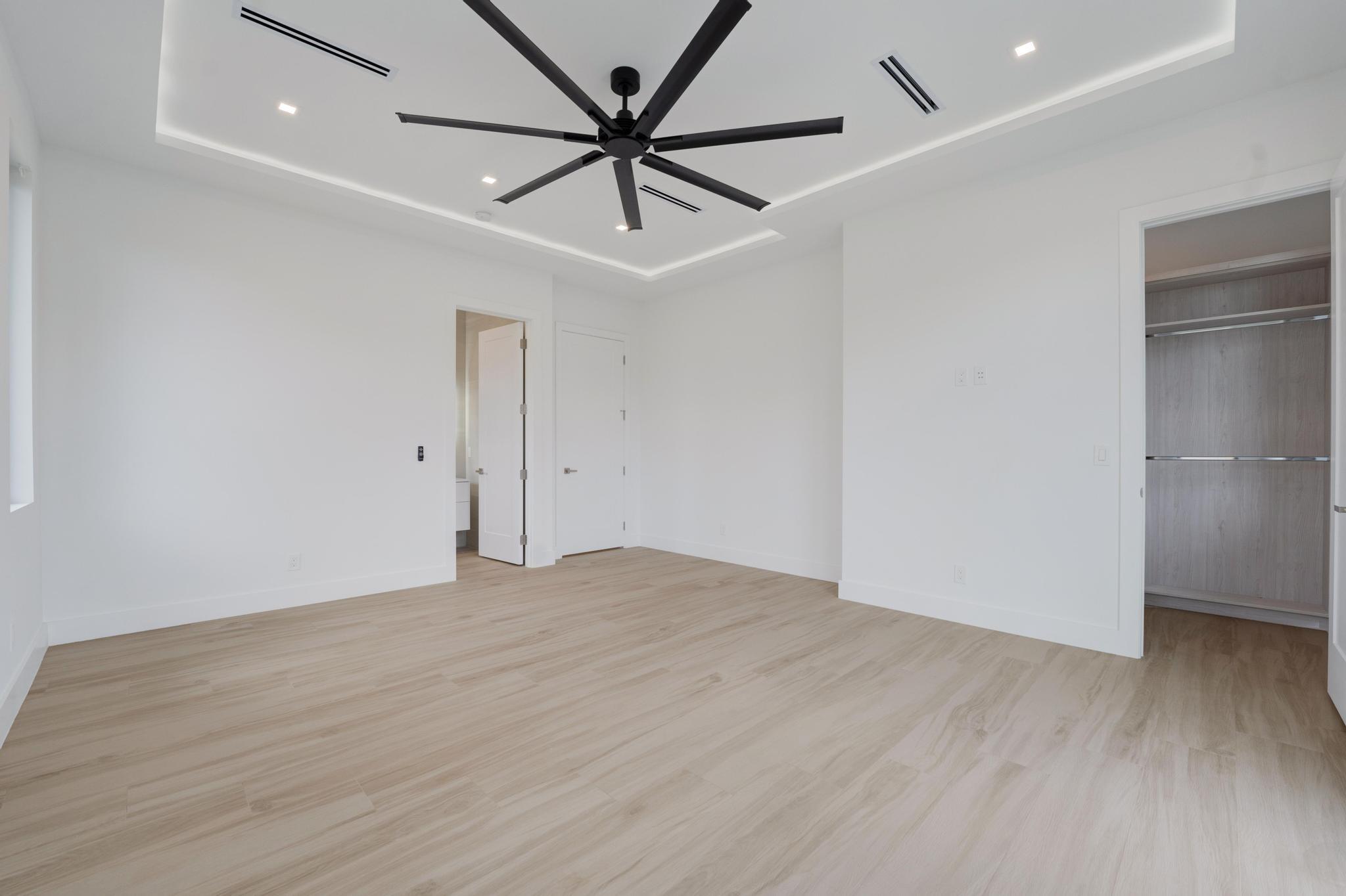 TROPIC ISLE - Residential