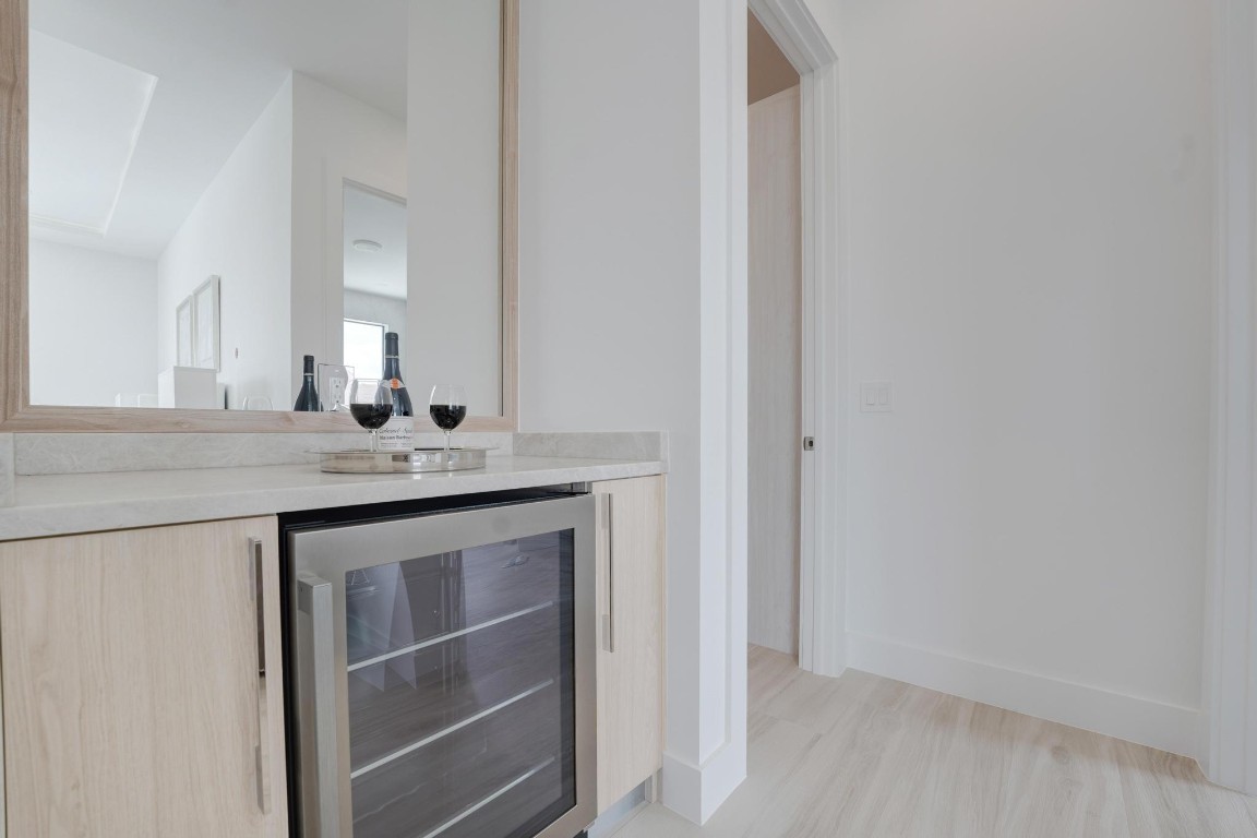 TROPIC ISLE - Residential