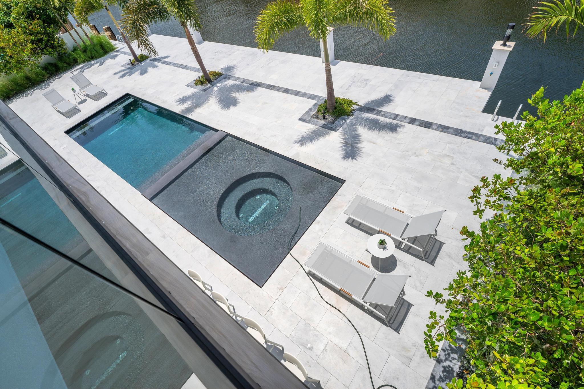 TROPIC ISLE - Residential