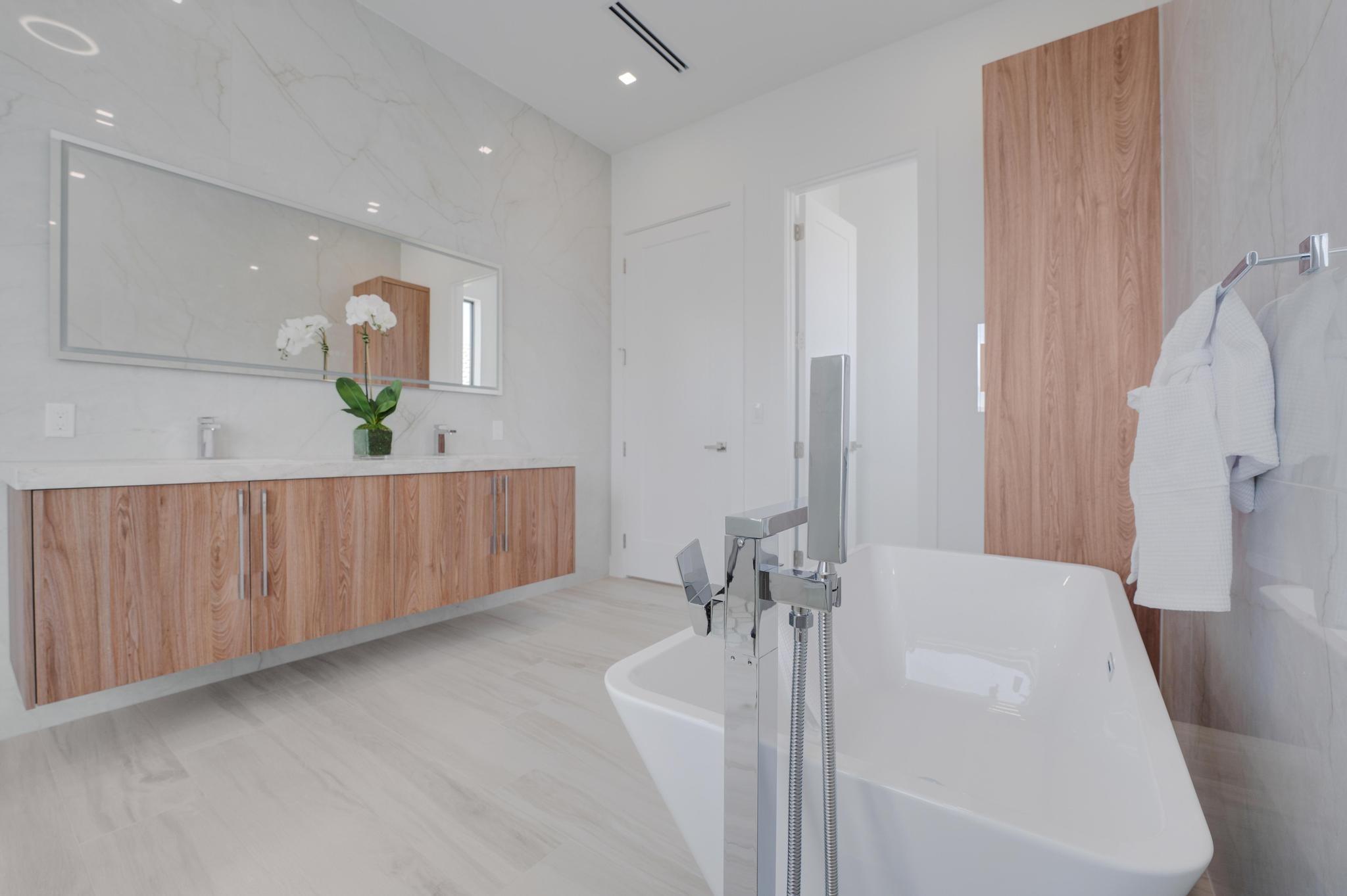 TROPIC ISLE - Residential