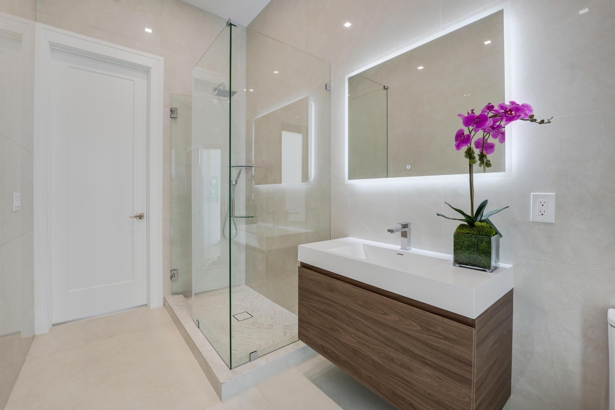 TROPIC ISLE - Residential