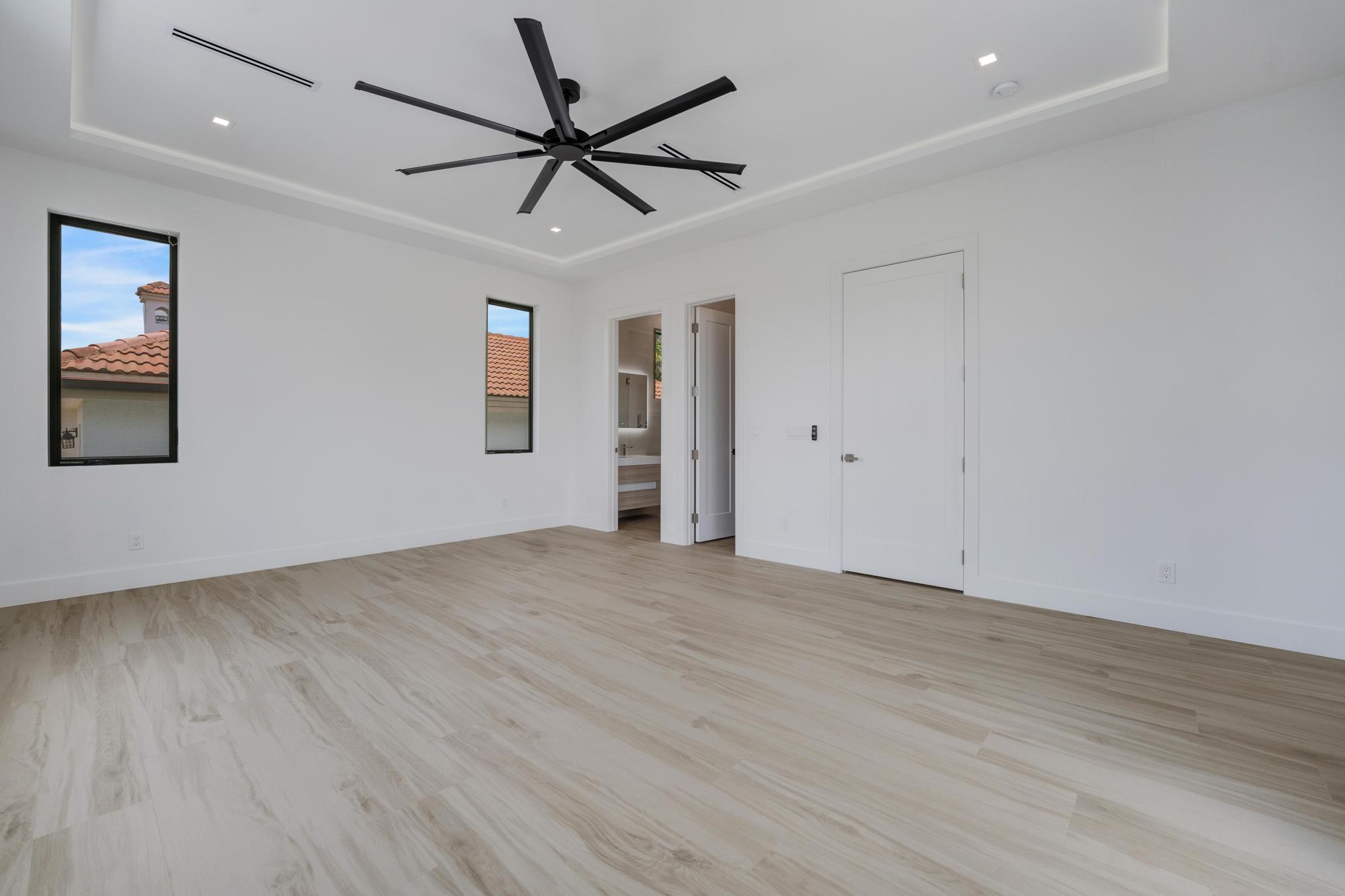 TROPIC ISLE - Residential