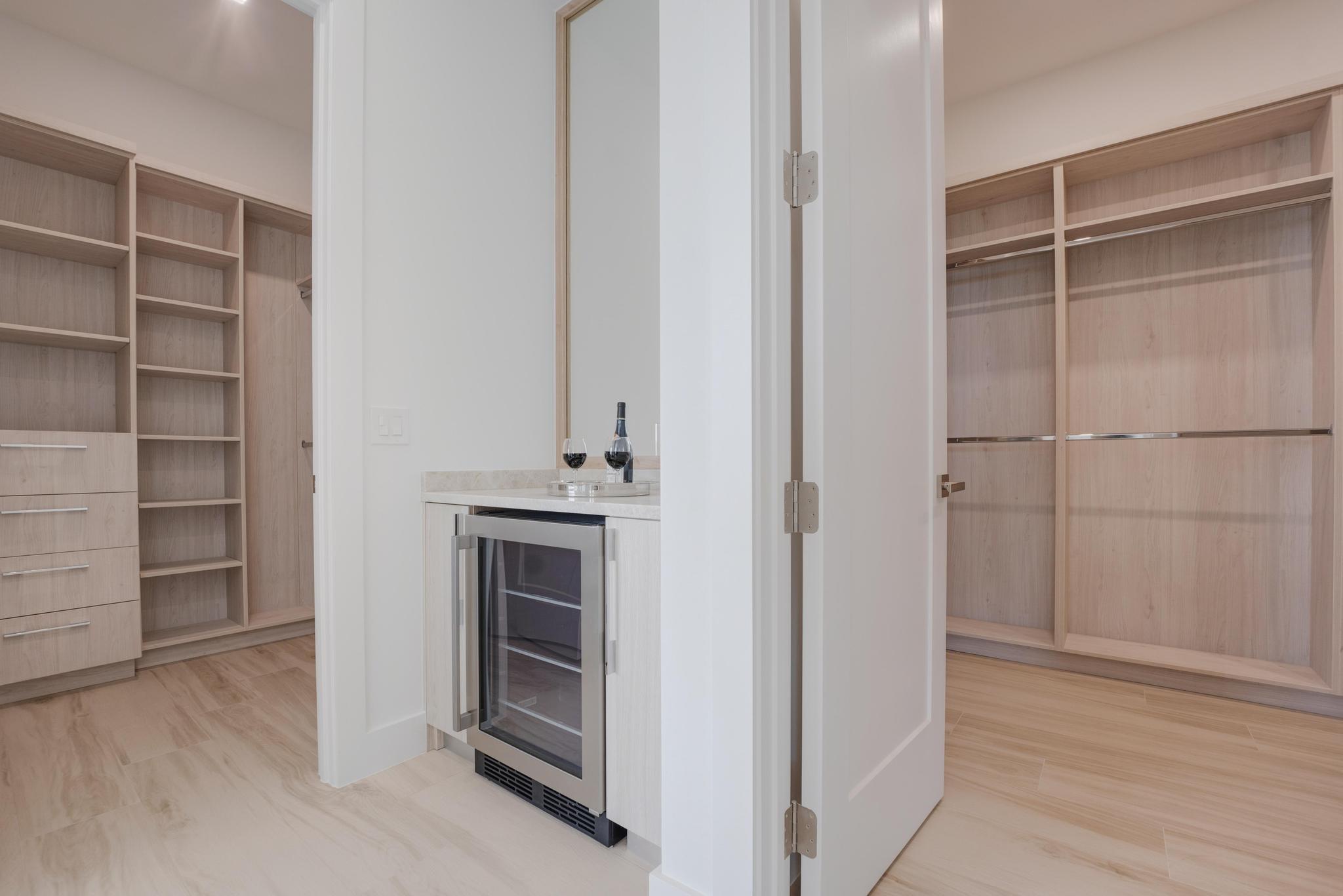 TROPIC ISLE - Residential