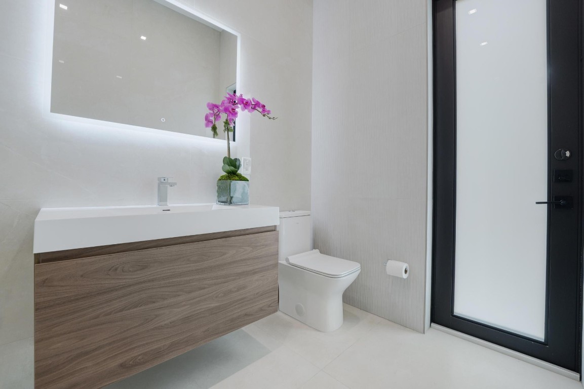 TROPIC ISLE - Residential