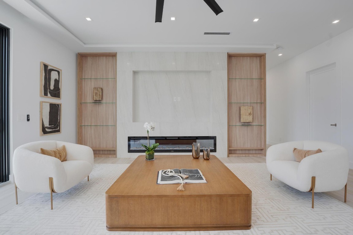 TROPIC ISLE - Residential