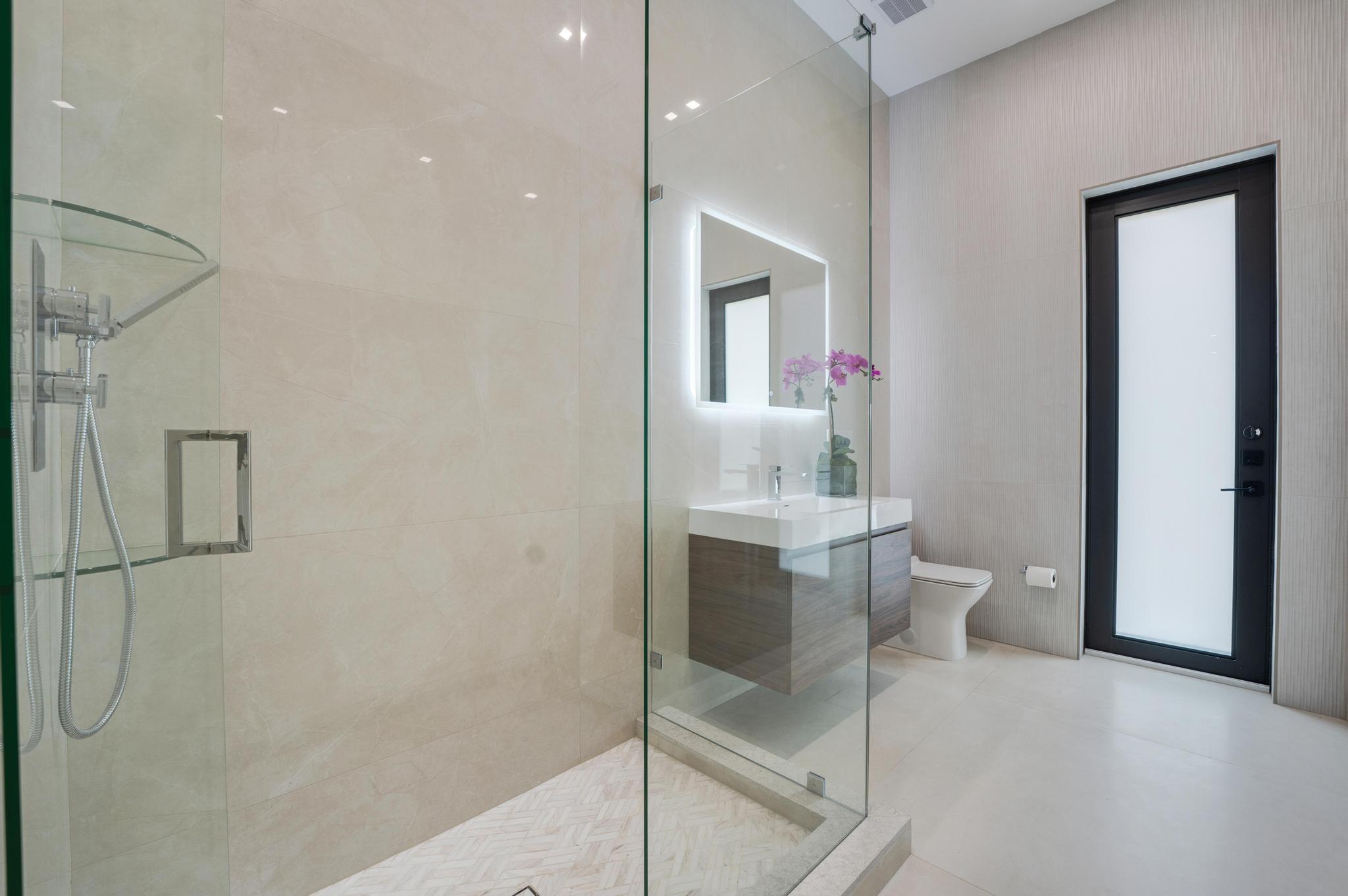 TROPIC ISLE - Residential