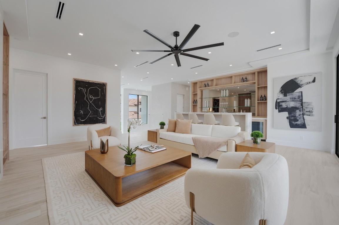 TROPIC ISLE - Residential