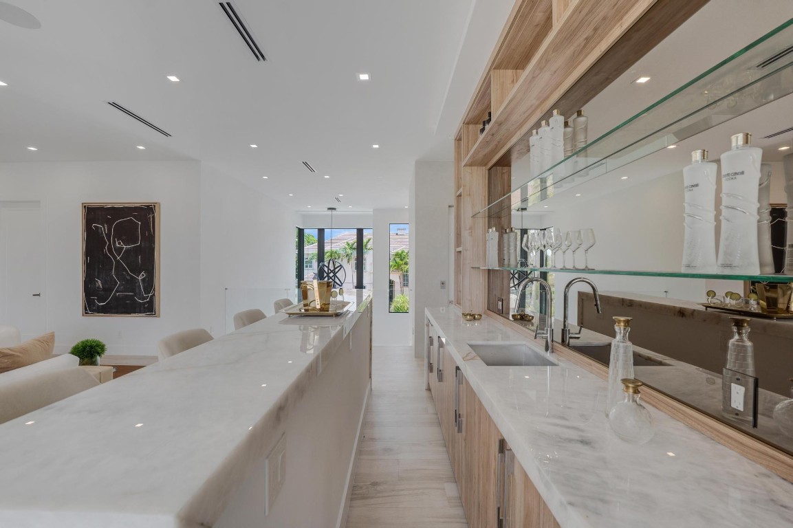 TROPIC ISLE - Residential