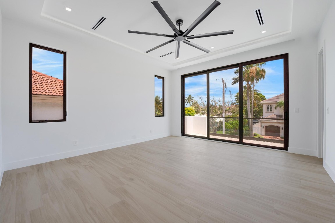 TROPIC ISLE - Residential