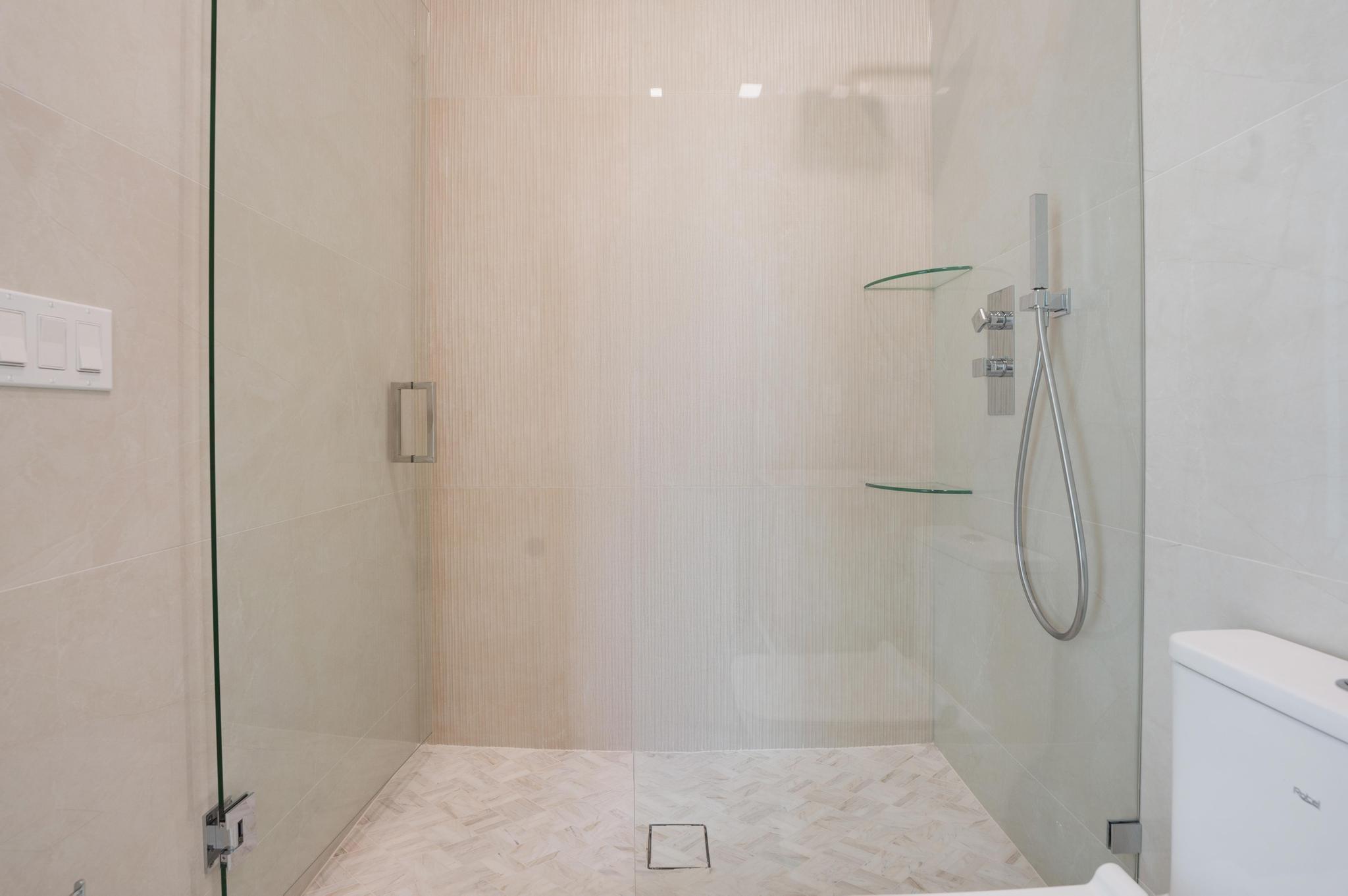 TROPIC ISLE - Residential