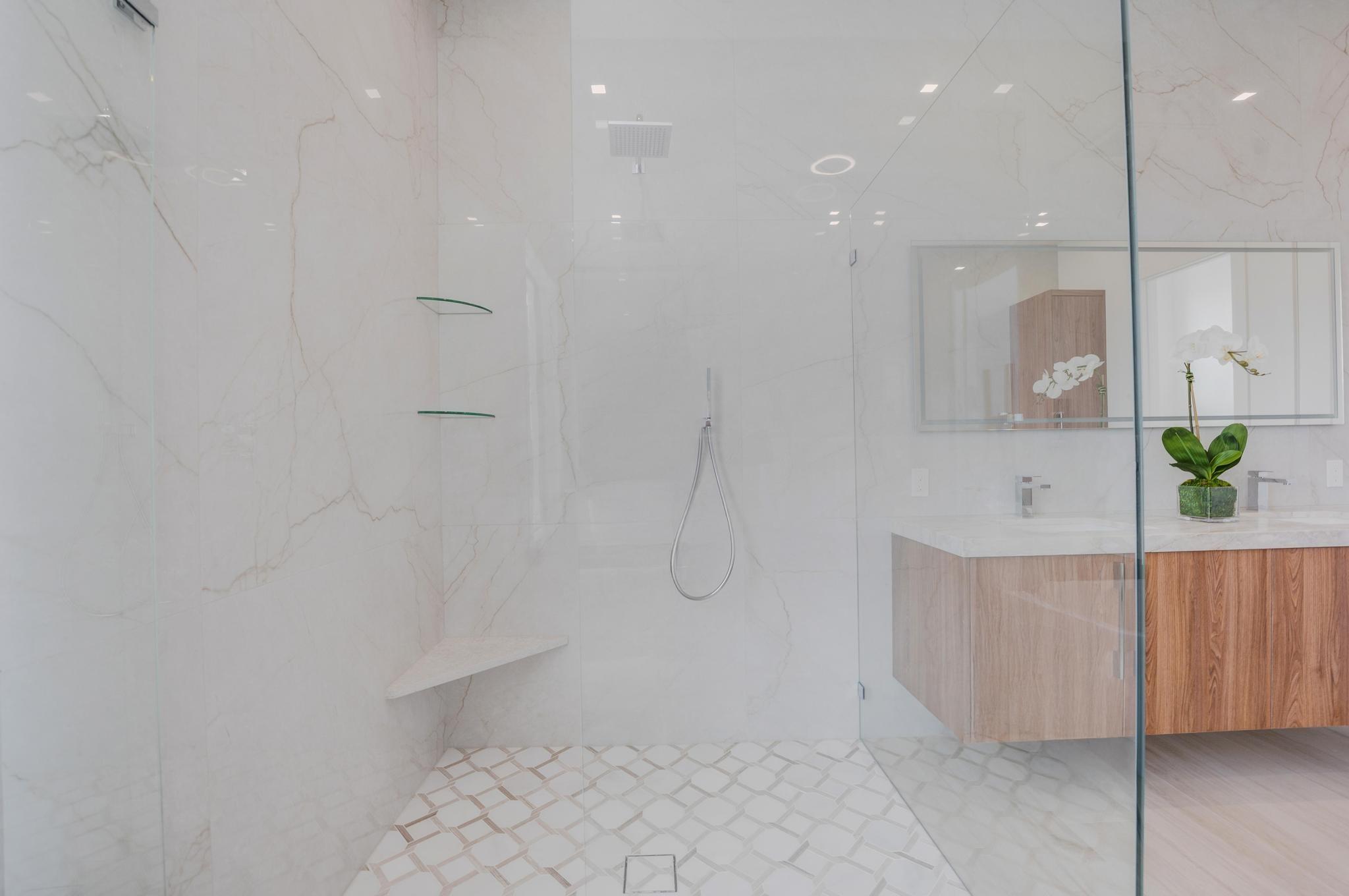 TROPIC ISLE - Residential