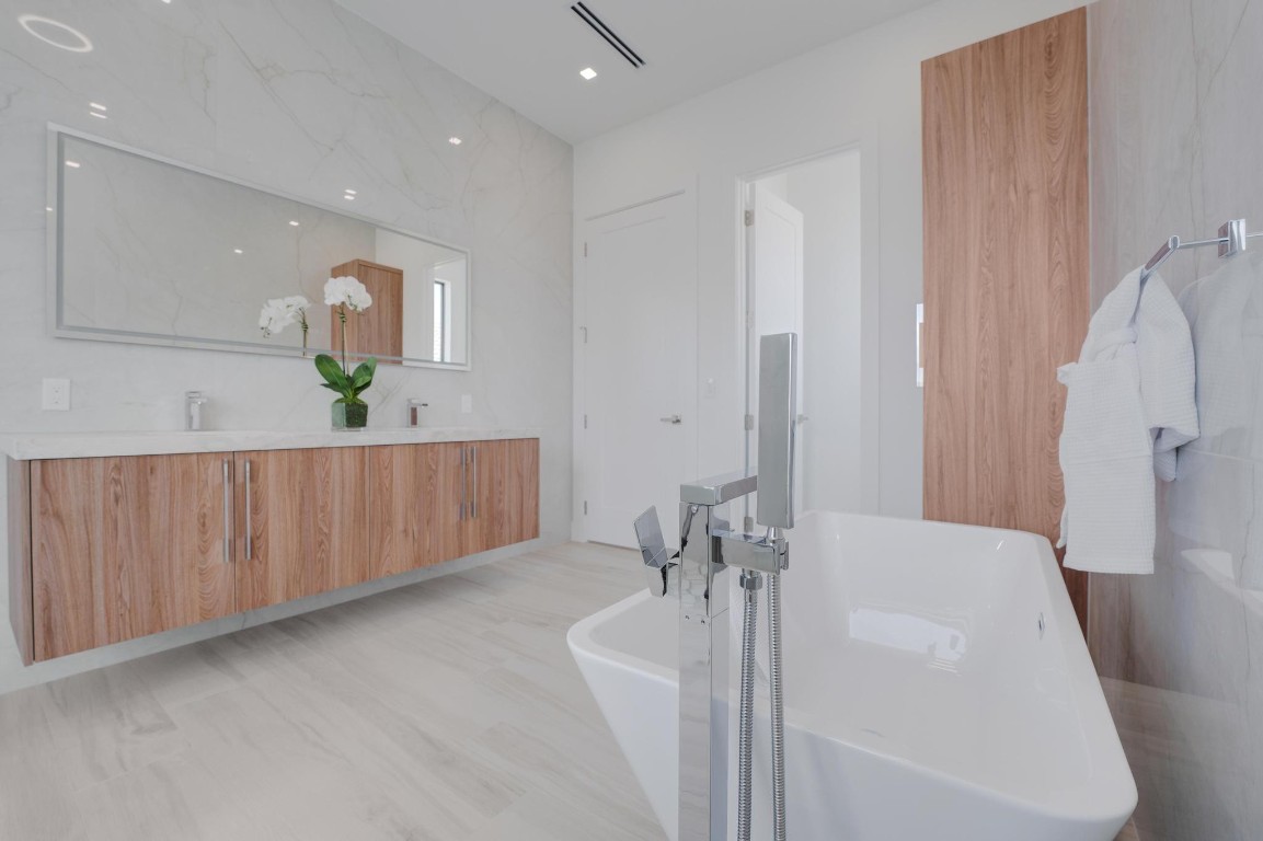 TROPIC ISLE - Residential