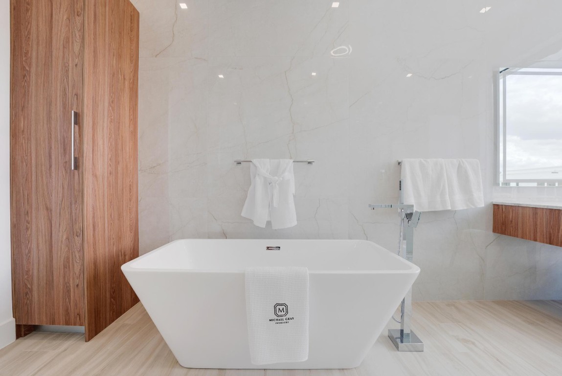 TROPIC ISLE - Residential