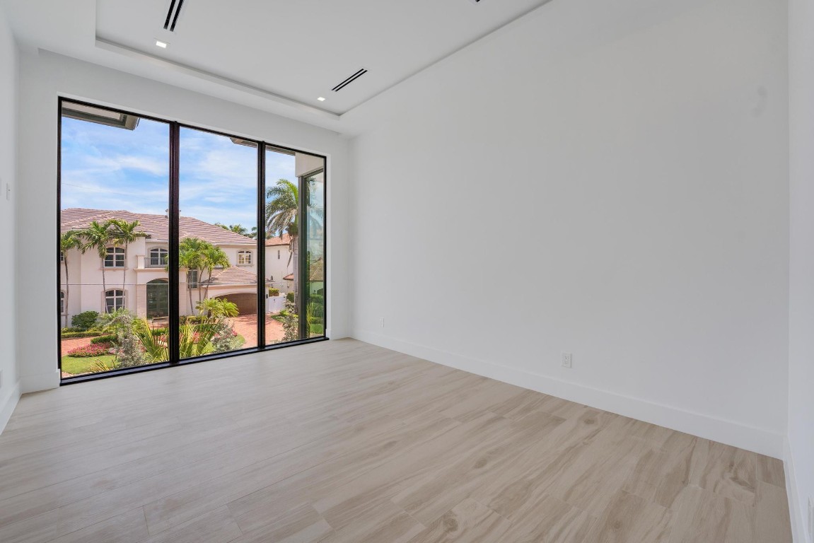 TROPIC ISLE - Residential