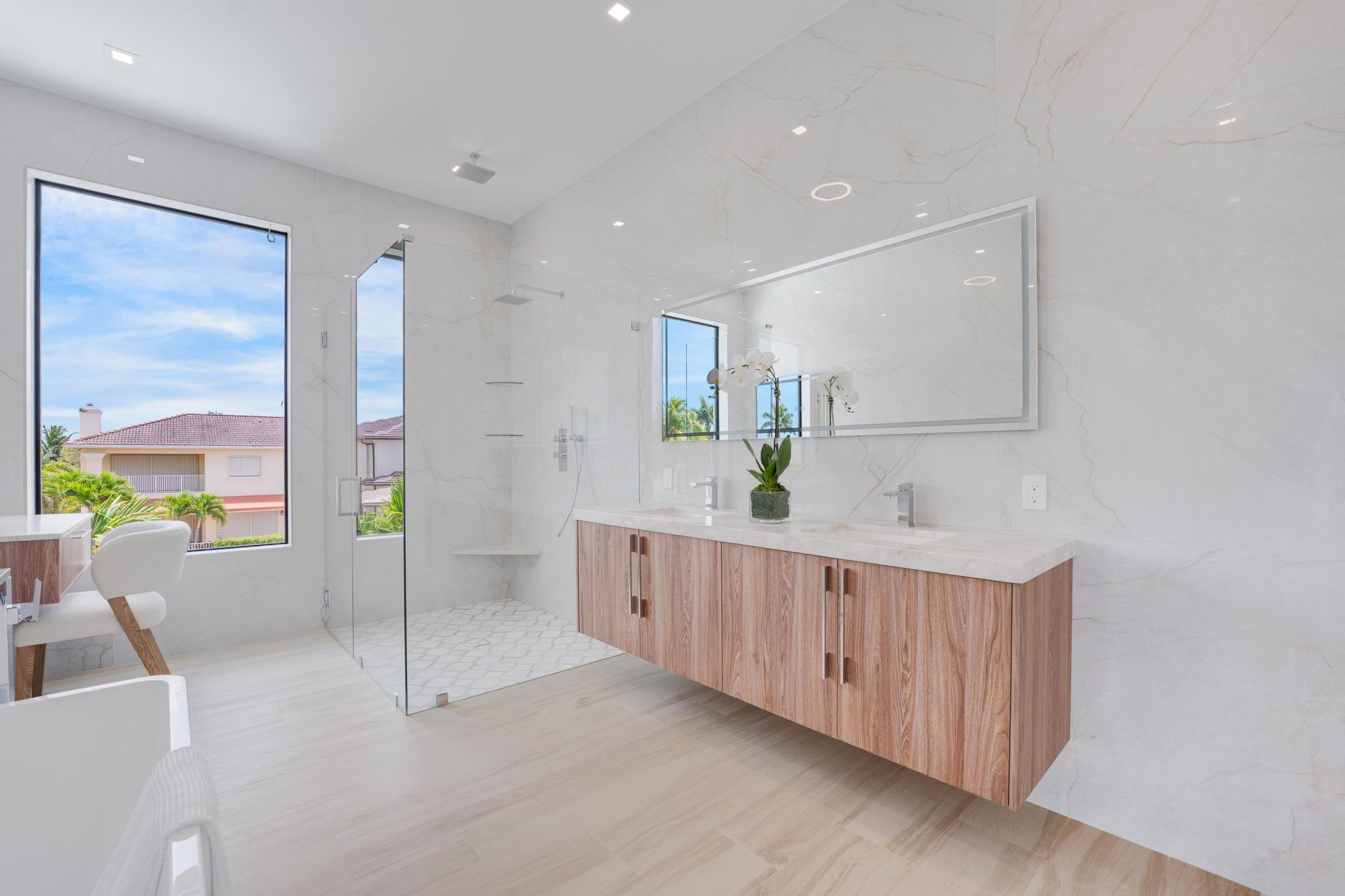 TROPIC ISLE - Residential