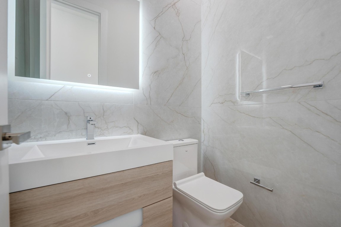 TROPIC ISLE - Residential