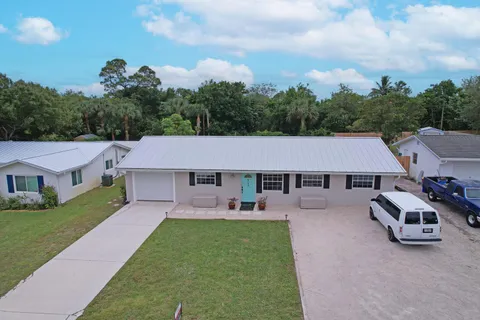 8744 SE Jardin Street, Hobe Sound, FL MLS: R11008699