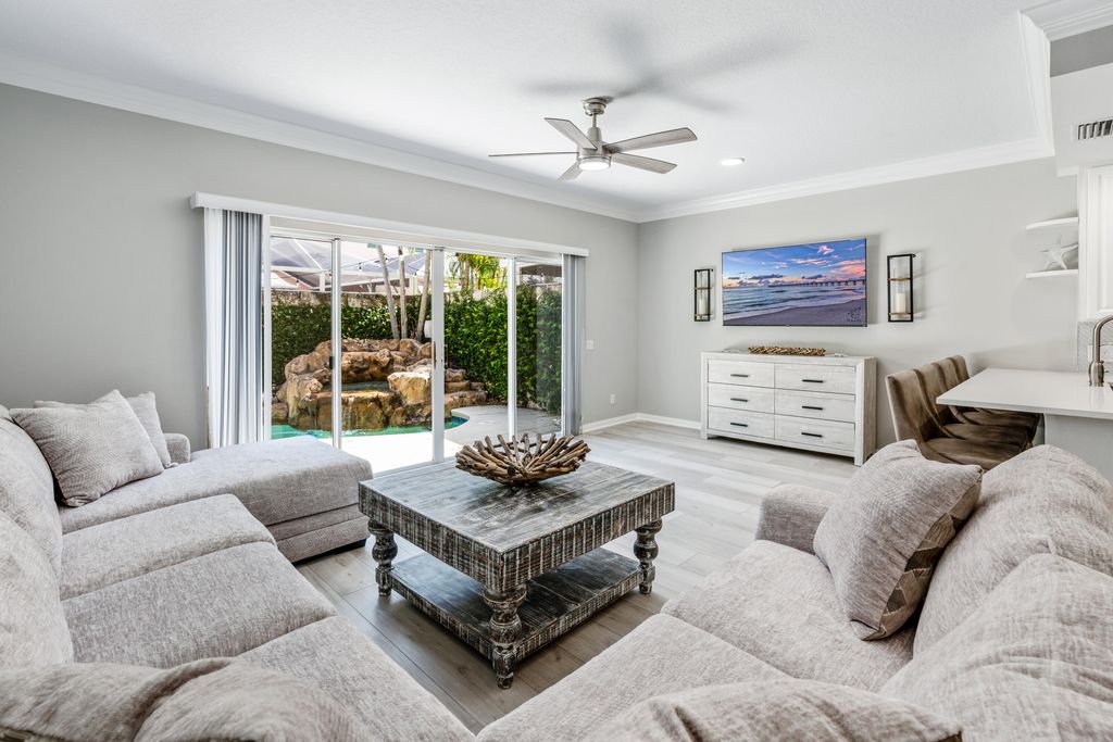 Photo of 17 Oakleaf Court, Tequesta, FL 33469 (MLS # R10850197)