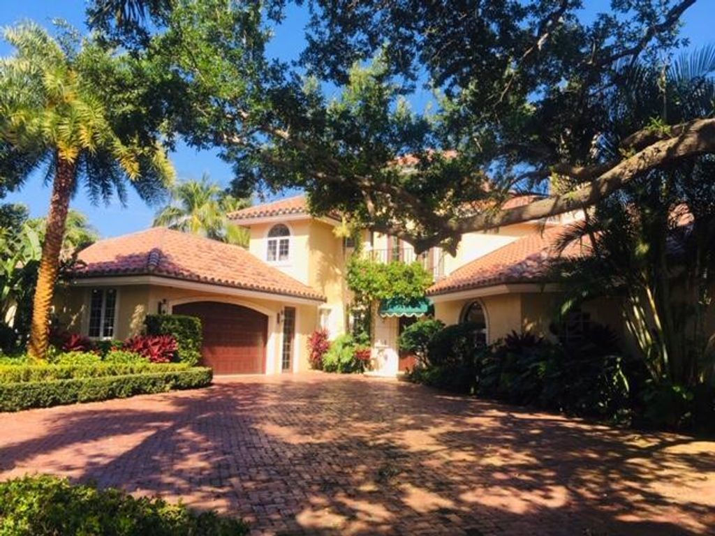 Photo of 12 Eastwinds Circle, Tequesta, FL 33469 (MLS # R10701260)