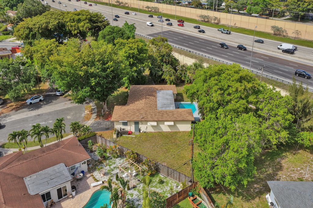 Photo of 5200 SW 8th Street, Plantation, FL 33317 (MLS # B26035031)