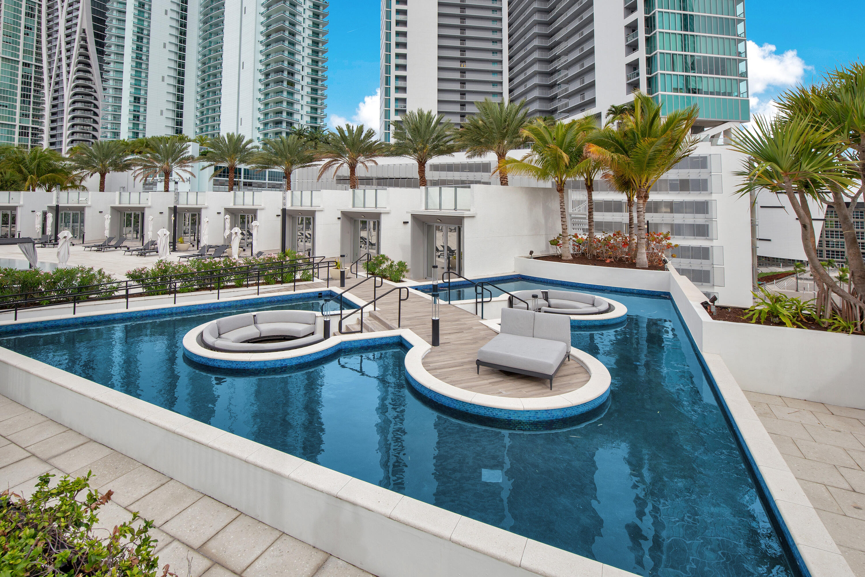 PARAMOUNT MIAMI WORLDCENTER CONDO - Residential