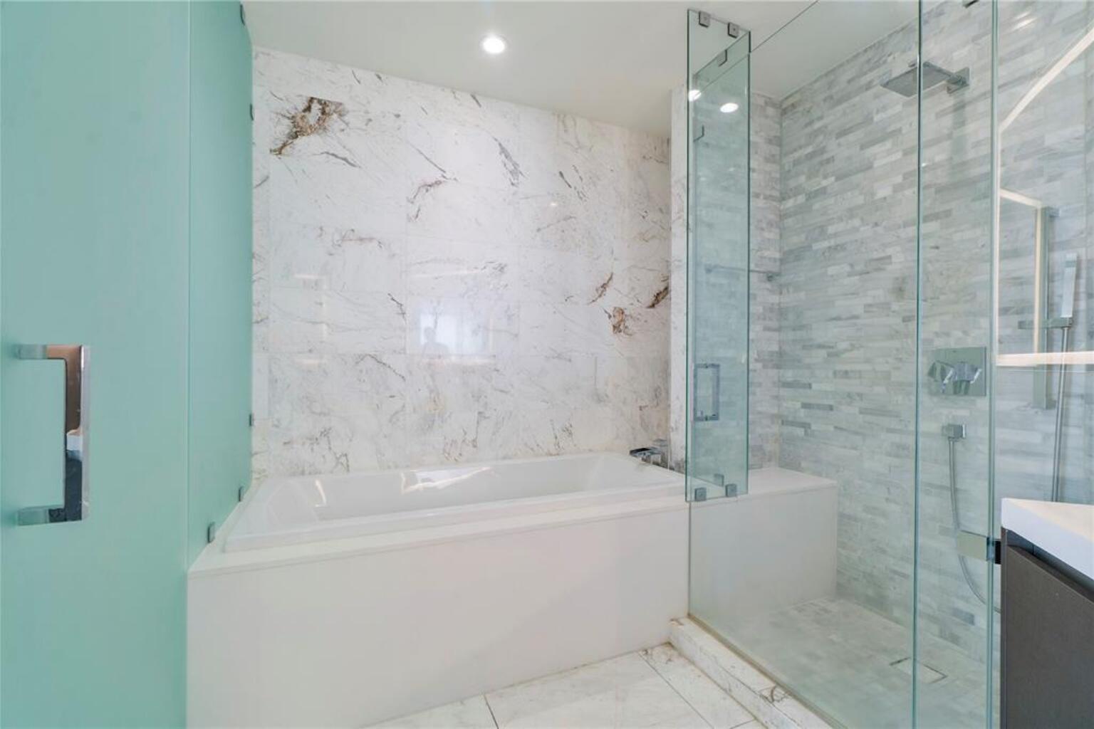 PARAMOUNT MIAMI WORLDCENTER CONDO - Residential