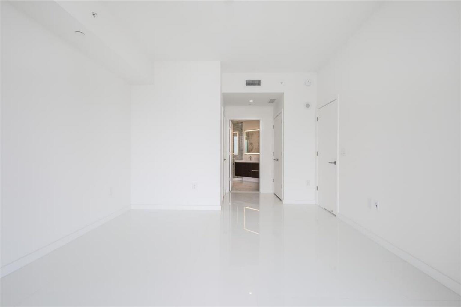 PARAMOUNT MIAMI WORLDCENTER CONDO - Residential