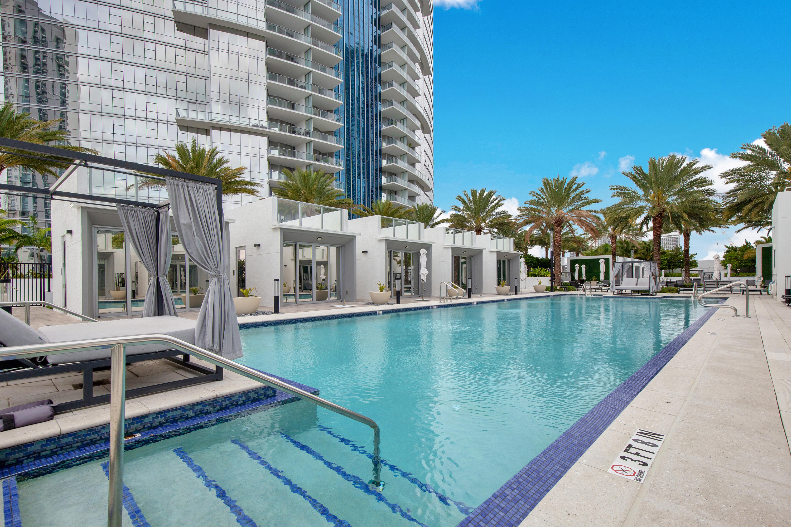 PARAMOUNT MIAMI WORLDCENTER CONDO - Residential