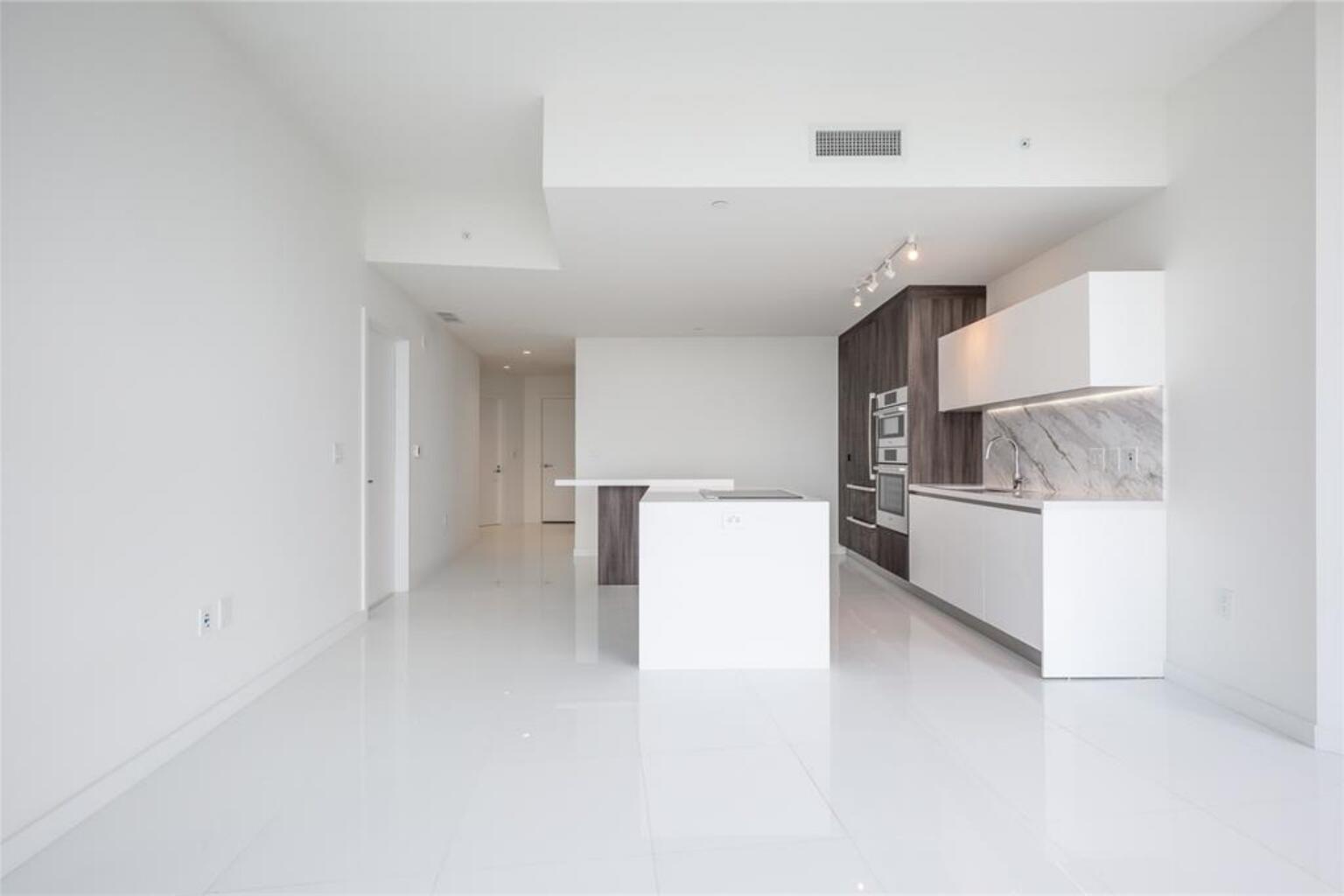 PARAMOUNT MIAMI WORLDCENTER CONDO - Residential