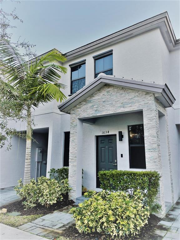 The EDGE is a new, modern ,luxury, quiet gated community in the heart of Fort Lauderdale. This attractive property is a 'Smart Home' offering 3 bdrms, 2.5 baths, spacious modern kitchen with beautiful granite counter tops, stainless appliances, in-unit washer&dryer, garage, private fenced patio. It is available December 15. A heated swimming pool, recreation area, children's playground, and club house are just a few of the signature features this gated community offers. There are a few shopping options nearby- the shopping centers in neighboring Harbordale. Las Olas is just a few minutes away. Pets on case by case,
