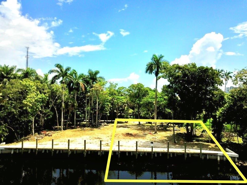 SAILBOAT BEND - Land